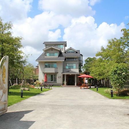 Yilan Pine Villa Homestay Лодун Экстерьер фото