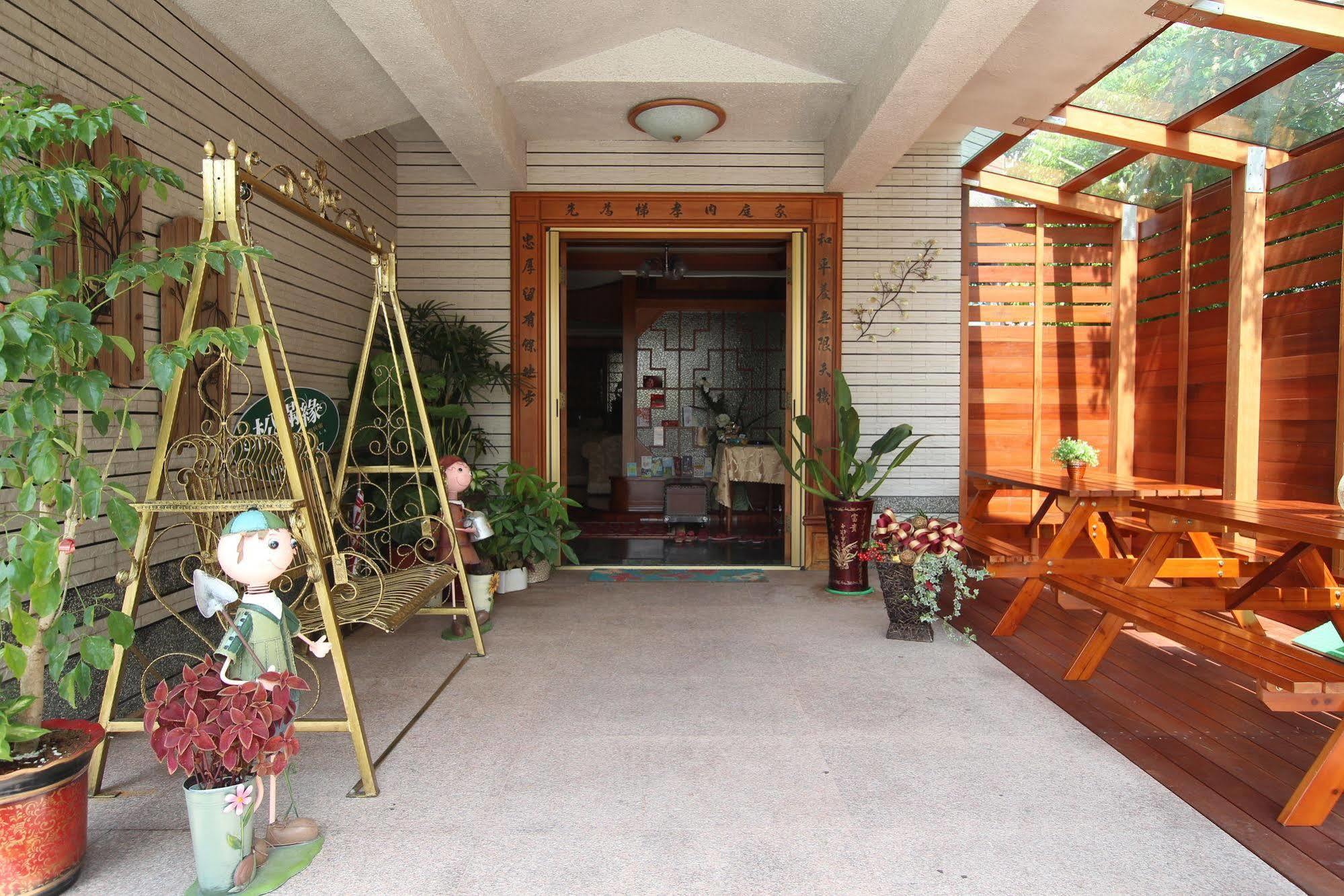 Yilan Pine Villa Homestay Лодун Экстерьер фото