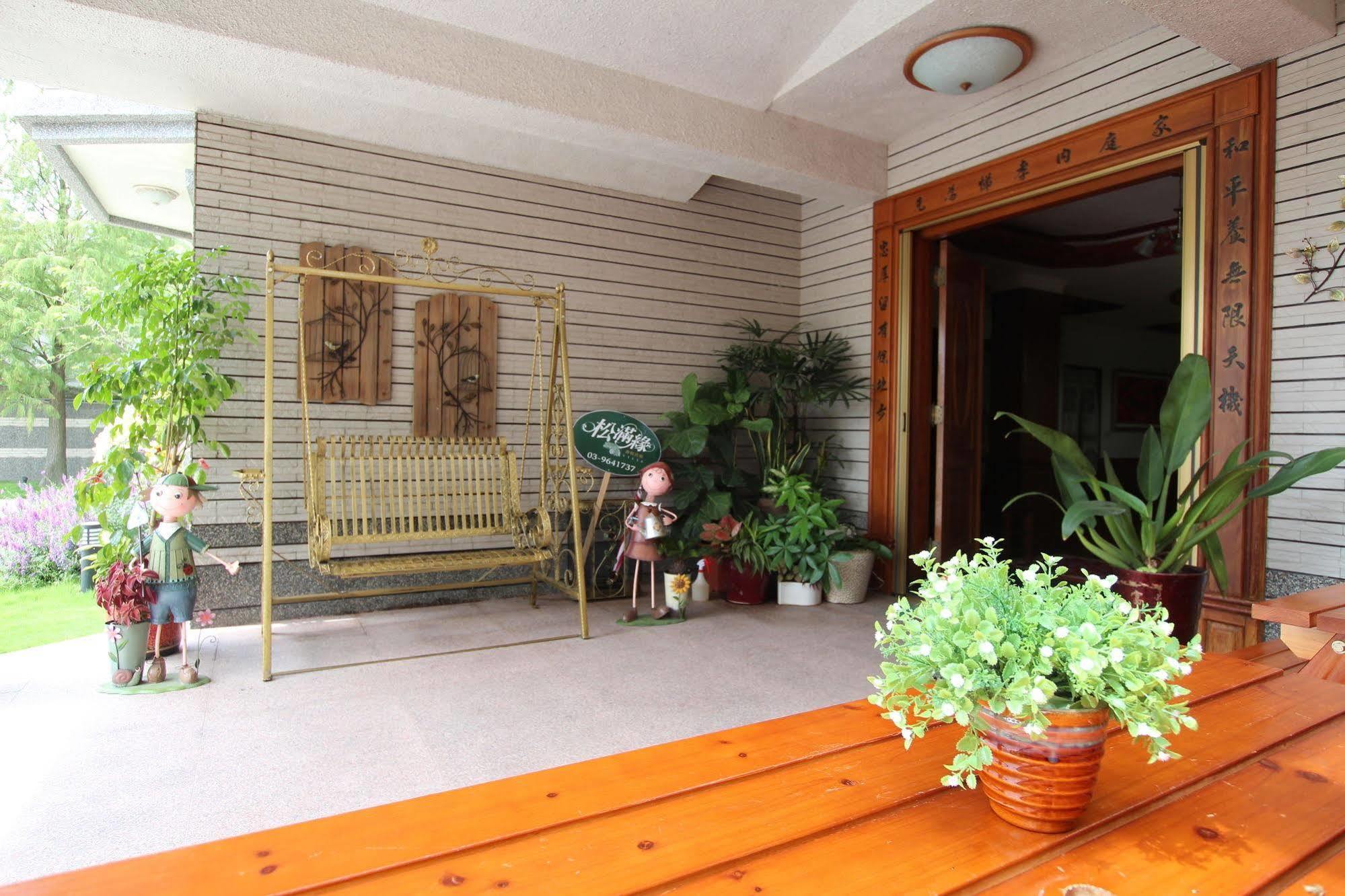 Yilan Pine Villa Homestay Лодун Экстерьер фото