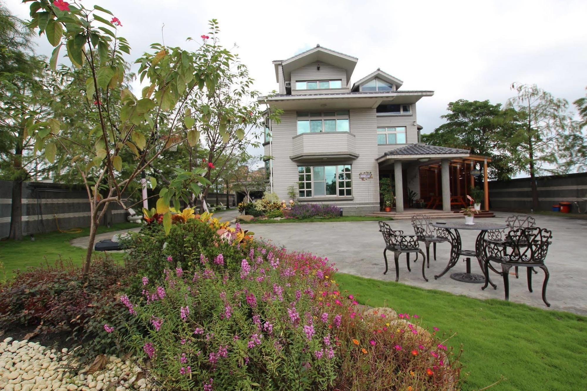 Yilan Pine Villa Homestay Лодун Экстерьер фото