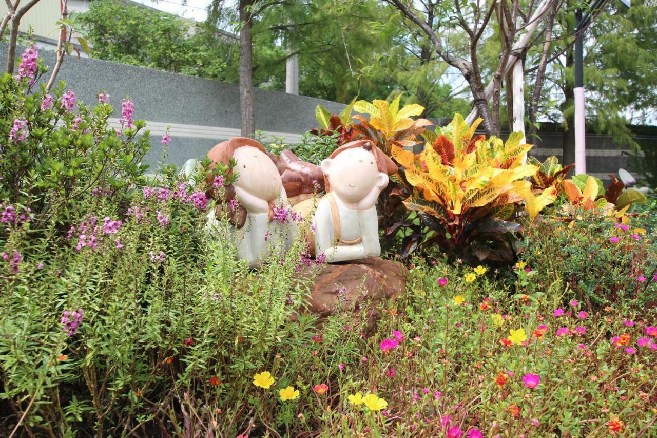 Yilan Pine Villa Homestay Лодун Экстерьер фото